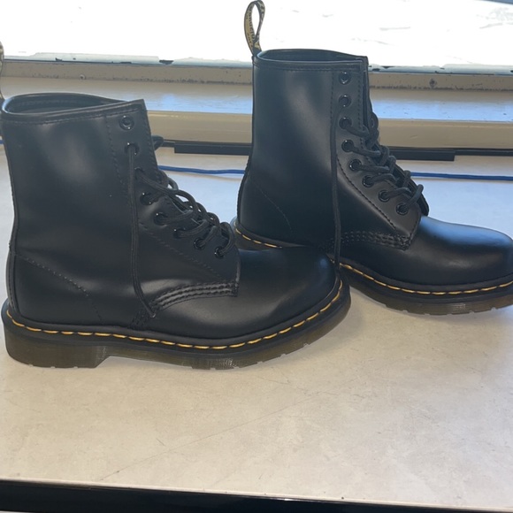 Dr. Martens 1460 smooth leather lace up boots - Picture 2 of 5